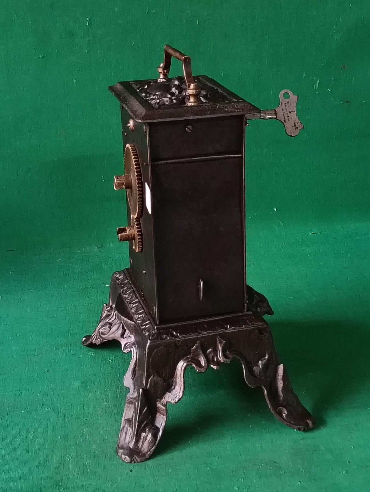 ANTIQUE WORKING HAND WINDING MECHANICAL CRANK ROASTER. CW22