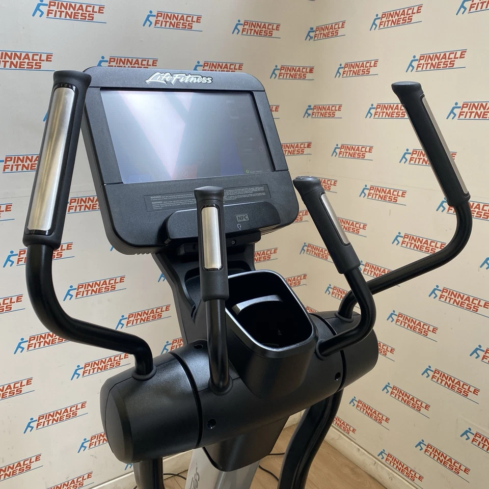 Life Fitness 95X Elevation Cross Trainer With Discover SE3HD Console (Silver) - Image 3 of 4