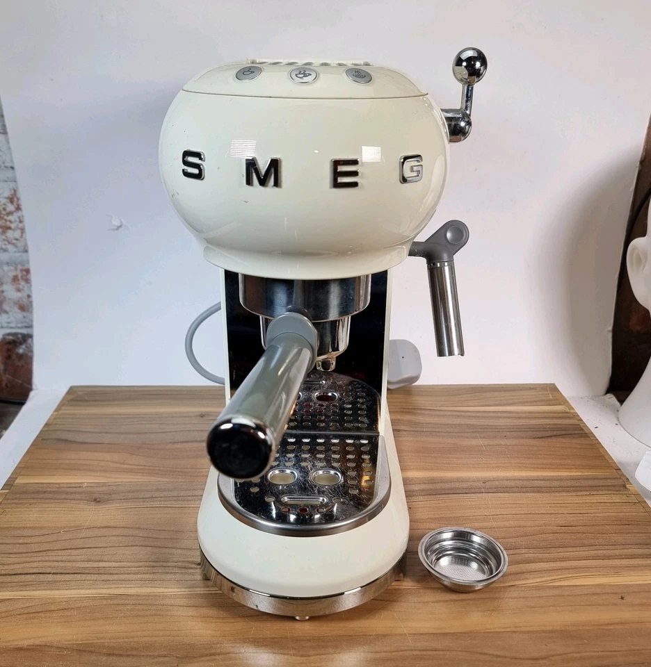 Smeg ECF02, photo 1 of 5