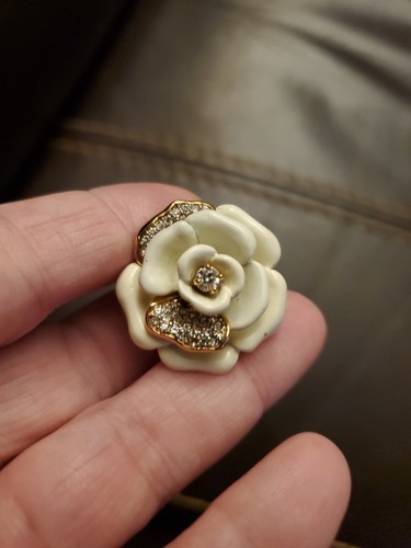 Vintage JUICY COUTURE White Pave Petals Ring Gold Plated Brass Sz 6-8 Y2k - Picture 3 of 9