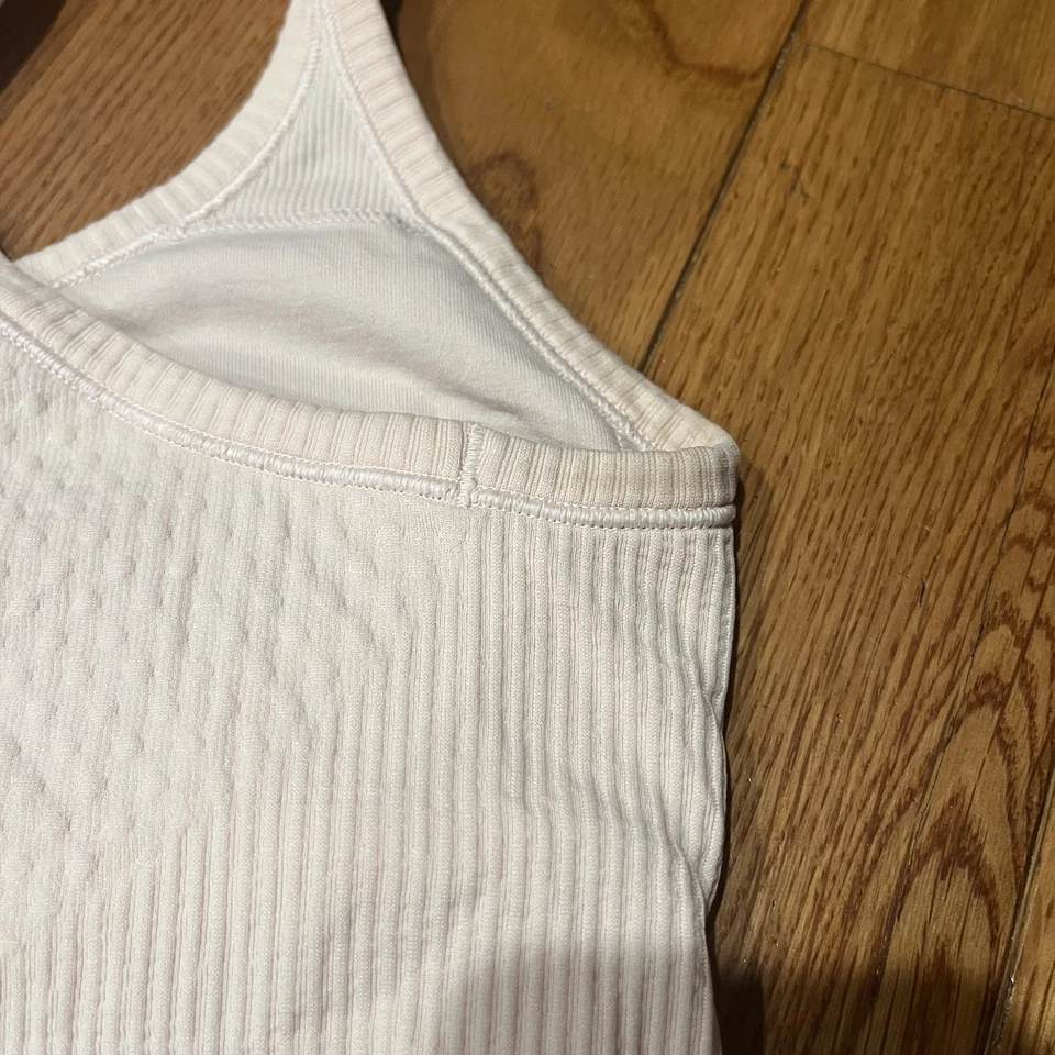 Camiseta sin mangas Lululemon Ebb To Street con sujetador incorporado talla 2 color melocotón claro Foto 3 de 4