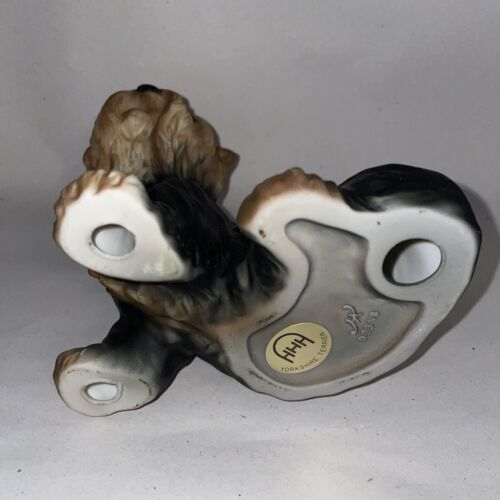 Harvey Knox HHH Yorkshire Terrier figurine D325B seated H5⅜in 13½cm label signed - Picture 7 of 9