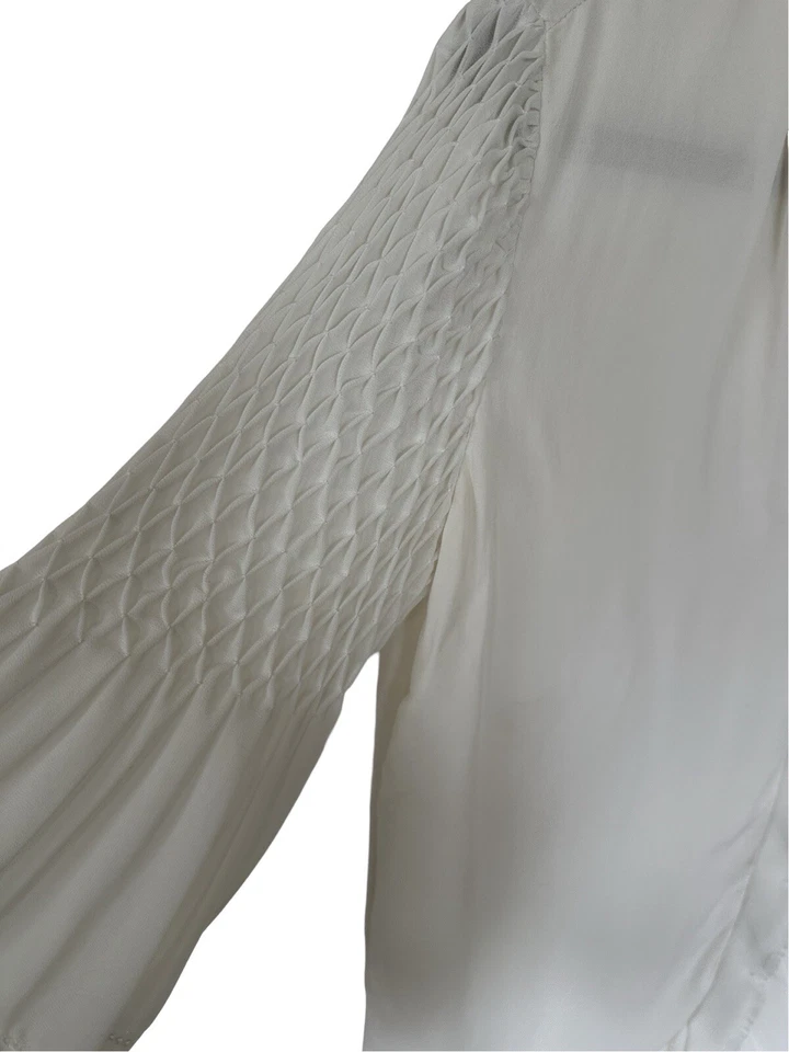 Blusa ELLIE TAHARI Talla Pequeña Marfil Seda Dobladillo Crudo Camisa Cuello en V Botones Ocultos Foto 3 de 4