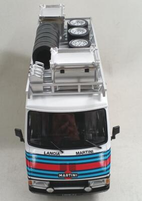 ixo 1/18 フィアット　マルティーニ レーシングチームアシスタンス ixo 1/18 フィアット マルティーニ レーシングチームアシスタンス ixo