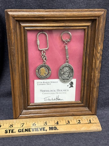 Framed Rare Vintage KEY RING Set SHERLOCK HOLMES Business Card KEY FOBS - Picture 8 of 8