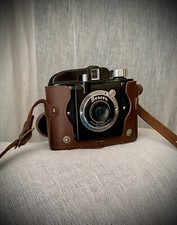 Vintage 1940  s Beacon Camera With Original Leather Case Collectable Untested
