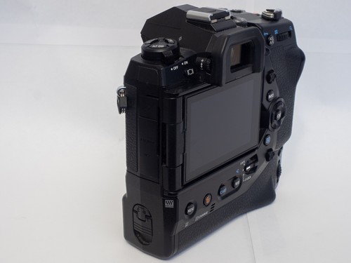 Olympus OM-D E-M1X Body – Boxed, 2x Genuine Batteries & Chargers, Excellent Cond - Picture 4 of 14