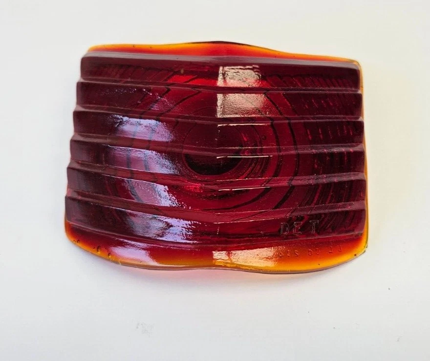 Lámpara de luz trasera izquierda Desoto S-6 Deluxe 1939 personalizada lente roja 691782 NOS. Foto 3 de 4
