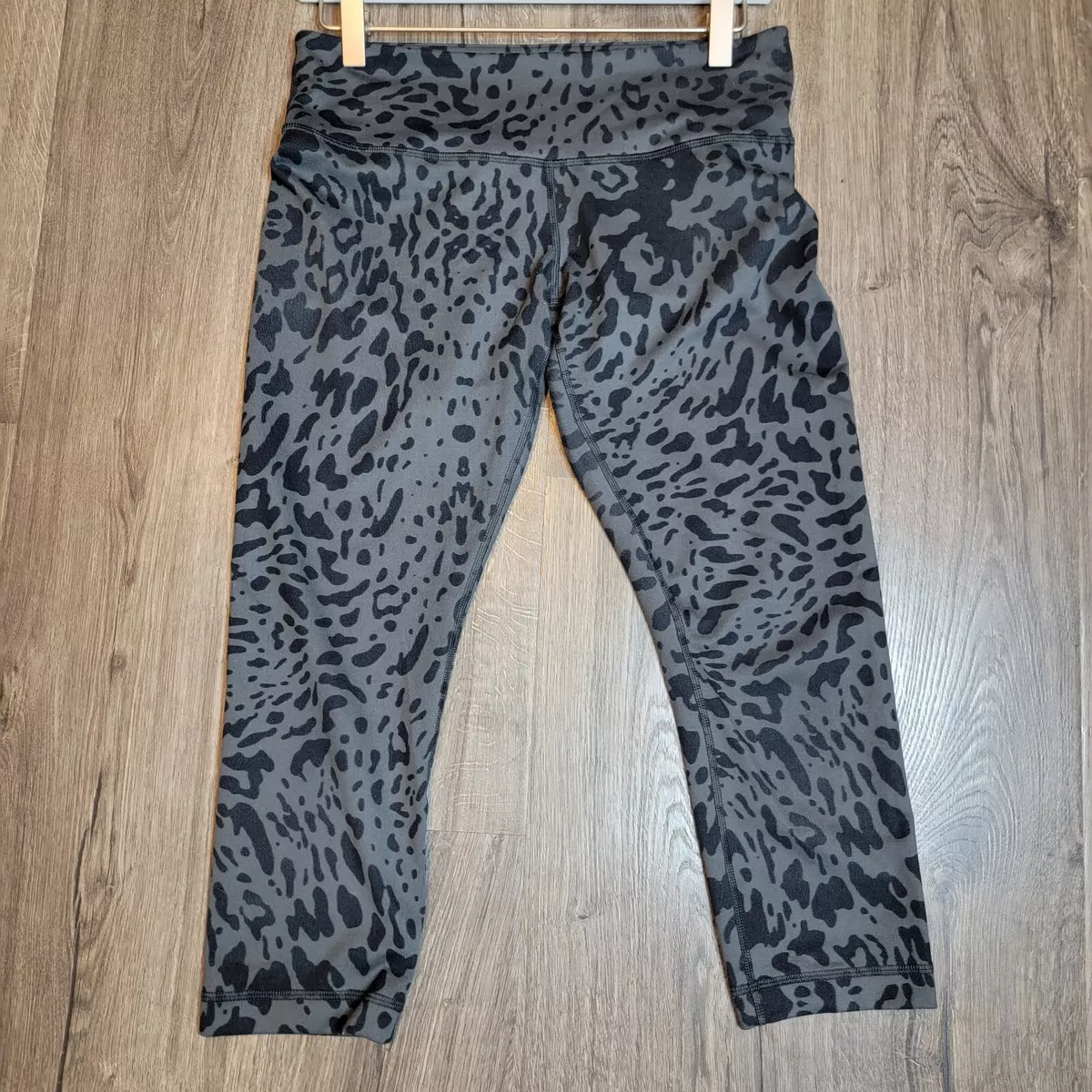 Lululemon Leggings Womens 8 Gray Cheetah Camo Cropped Capri Stretch Leggings