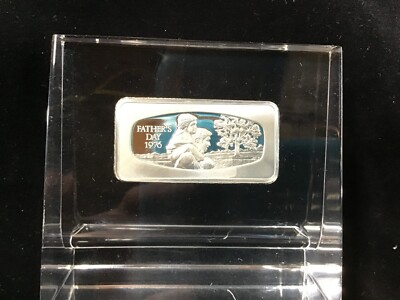 1976 Franklin Mint Fathers Day Silver Art Bar In Lucite Holder