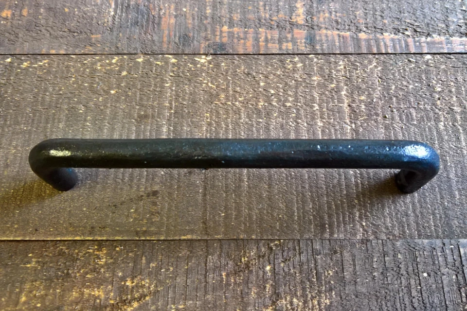 Tirador de gabinete artesanal, mango de tocador, tirador de muebles de acero, mango forjado Foto 3 de 4