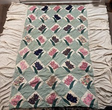 Vintage Handmade Tulip Appliqu  Quilt 79  x 84  Hand Quilted   1930s/40s