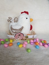 poule blanche réalisée en laine au crochet Hauteur 16 cm Longueur 14 cm