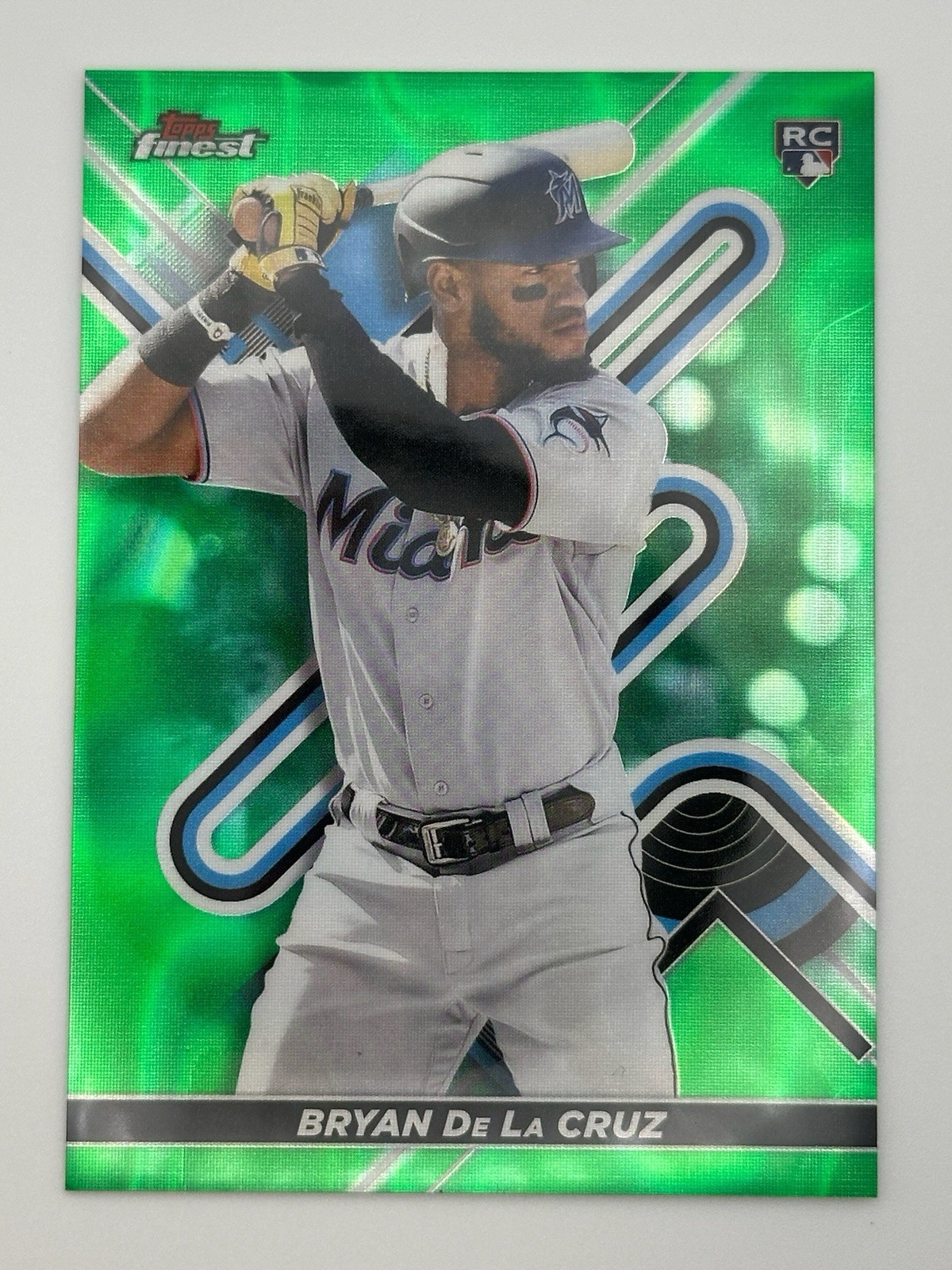 2022 TOPPS FINEST BRYAN DE LA CRUZ #24 GREEN LAVA REFRACTOR 96/99 RC MARLINS