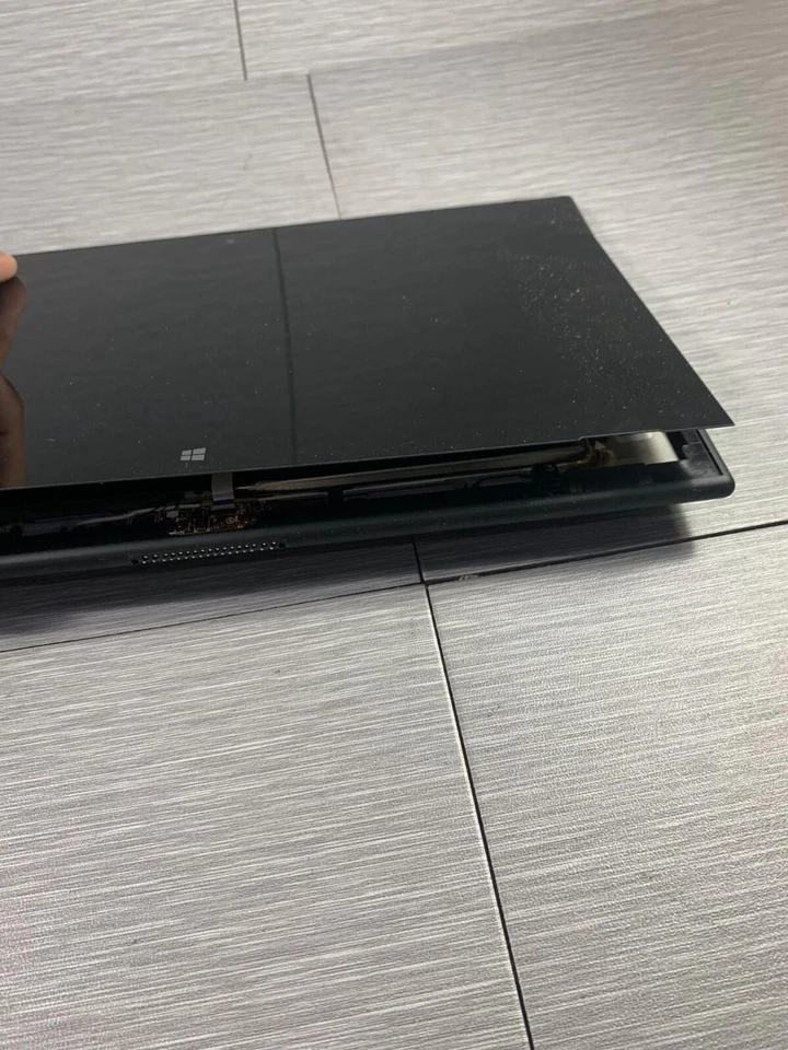 Tablet Nokia Lumia 2520 Negra HDMI 10.1" Pantalla Táctil 6.7MP Cuatro Núcleos - Para Piezas Foto 3 de 4