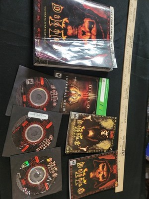 Diablo 2 II STRATEGY BOOK AND PC DISCS