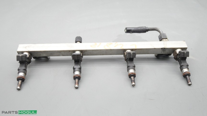2004-08 Maserati Quattroporte 4.2L Right Passenger Side Fuel Injection Rail Set