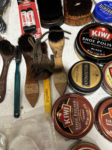 Vintage Lot Boot & Shoe Shine Brushes Buffers Polishers Tins Kiwi Laces - Picture 14 of 23