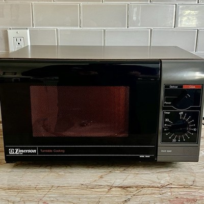 1991 Emerson AR550 Woodgrain Microwave Oven Retro 90s Clean & Working