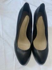Black leather pointed toe pumps with 3.5" heel #glamour #partyshoes  sleek