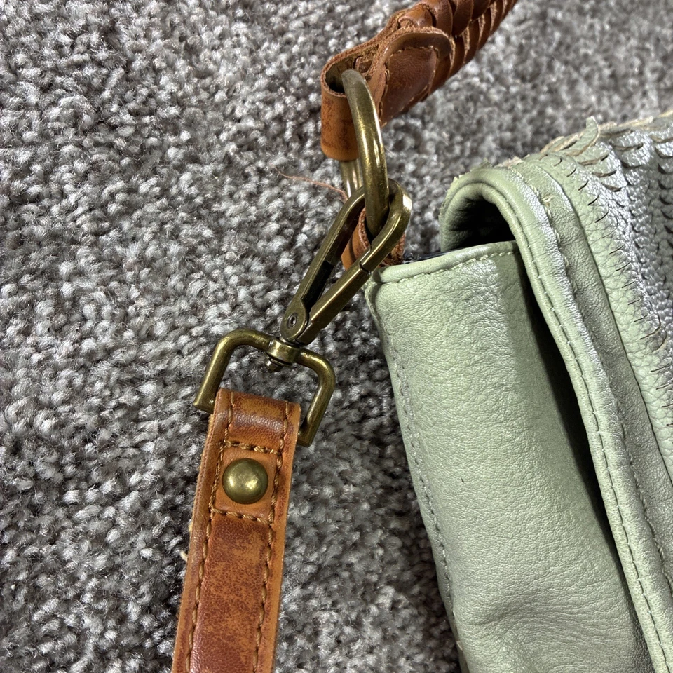 Bolso mensajero de cuero vegano Free People Golden Valley verde azulado Foto 3 de 4