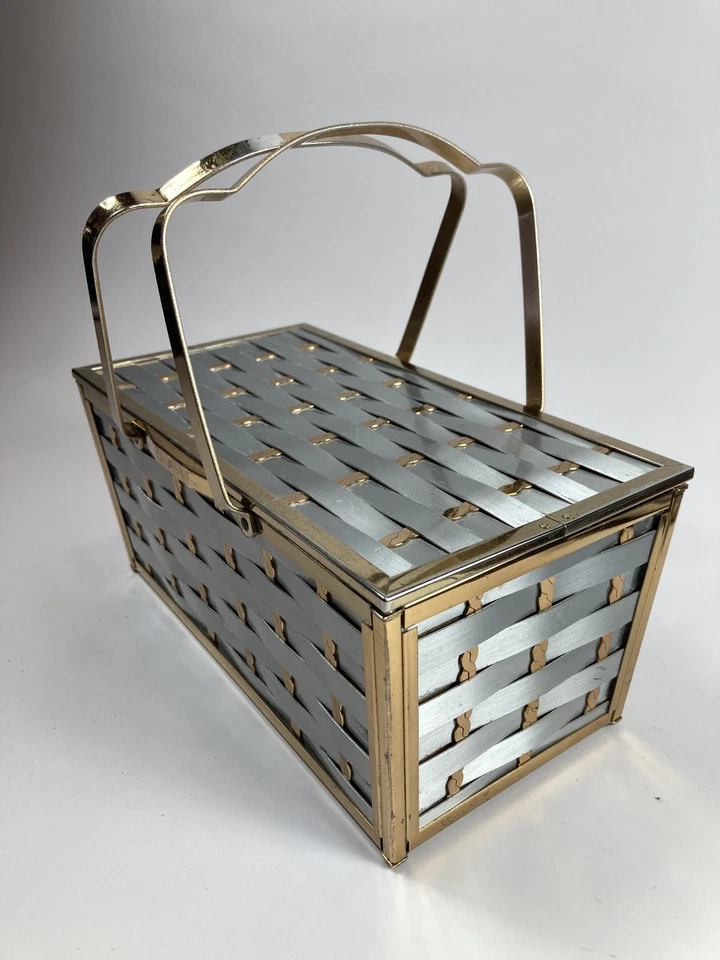 Cartera vintage majestuosa de plata y oro con tejido de canasta de los años 50 Foto 2 de 4