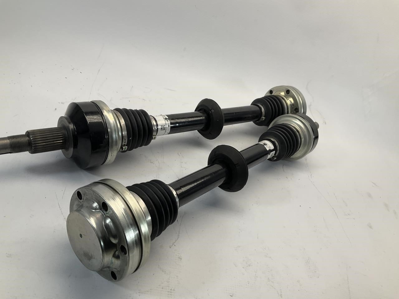 22-24 Maserati MC20 M240 Axle Shaft Kit Left + Right 673015581 670219393 Q