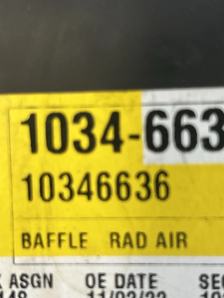 Cubierta de soporte de deflector de radiador superior OEM 06-16 Chevy Impala Monte Carlo 10346636 Foto 3 de 3