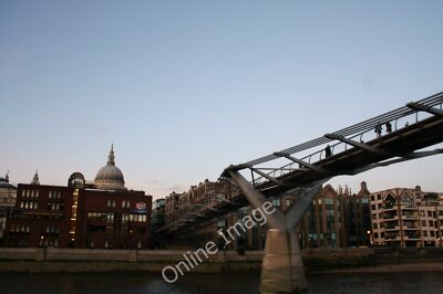 Foto 6x4 Millennium Bridge und North Bank London Die Millennium Bridge um 2009