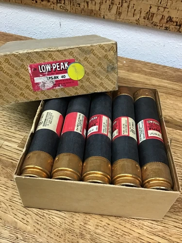 1-BUSSMAN Low-Peak LPS-RK-40 Dual-Element Time-Delay Fuse 600VAC/300VAC