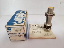 OMRON TL-X5Y1-50 PROXIMITY SENSOR 140V AC 4.2A NIB