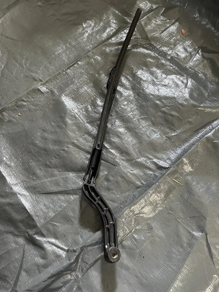 Juego de brazos limpiaparabrisas delanteros Cadillac CTS 2014-2019 OEM (par, izquierda y derecha) Foto 2 de 4