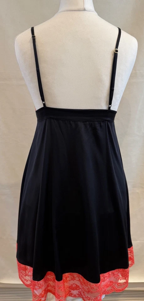 Myla Isabella Babydoll/Vestido de noche en seda negra y encaje rojo en S Foto 2 de 4