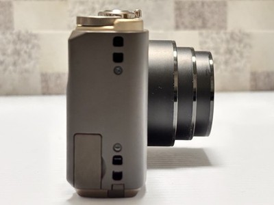 Ricoh R10 10.0 MP Wide Angle 7.1x Compact digital Camera - Brown