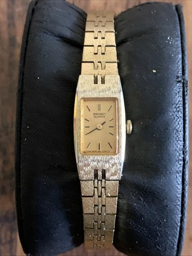Seiko Womens Slim Watch Gold Tone 2E20-5559 (RO) New Battery 6.25”
