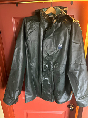 Helly Hansen Men s XL Green Waterproof Hooded Mid-Length Rain Coat Jacket