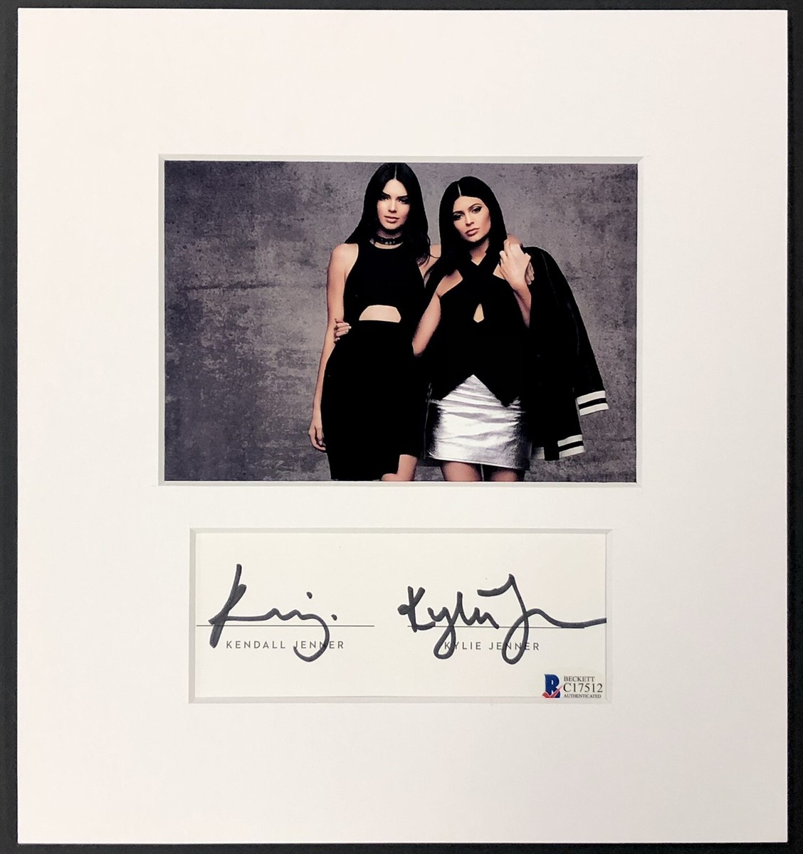 Kylie & Kendall Jenner サイン￼！Kardashians Kendall & Kylie Jenner dual signed cut autograph & matted