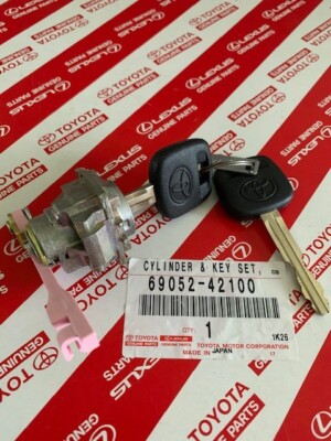 New OEM 69052-42100 Toyota RAV4 2001-2005 Driver Door Lock