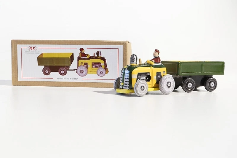 * Blechspielzeug KLEINER TRAKTOR mit ANHÄNGER °° Tin Toy °° Jouet en Tôle °° - Bild 2 von 3