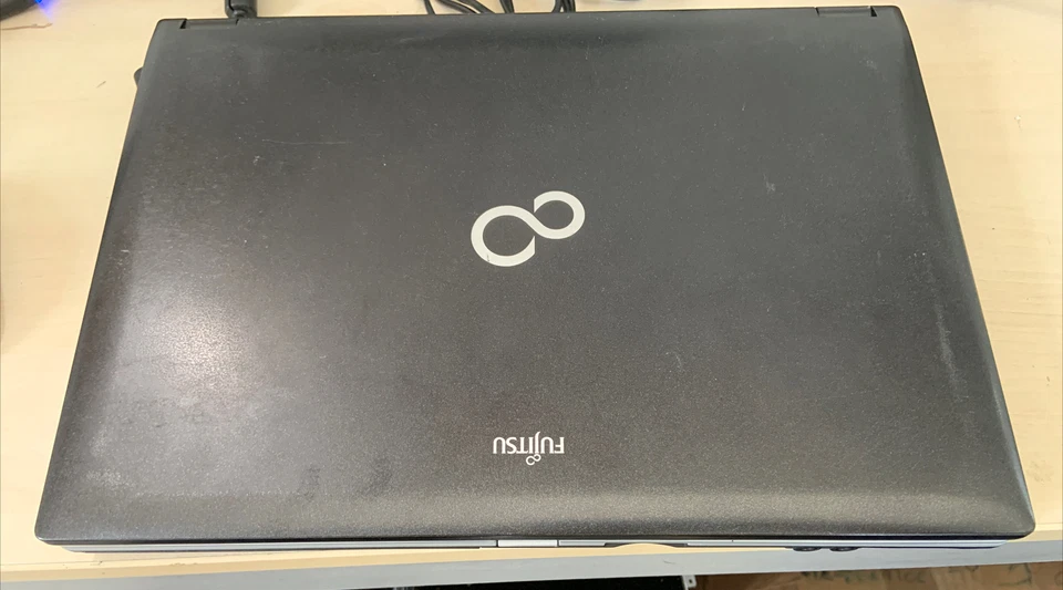 FUJITSU S760 I7 620M 2,67GHZ 4GB 120GB SSD WINDOWS 10 - Immagine 3 di 3