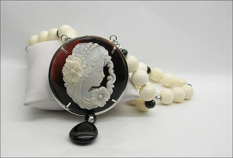 COLLANA IN ARGENTO 925 CON CONCHIGLIA ONICE E CAMMEO IN SARDONICO VOLTO AGLN 07 - Immagine 2 di 3