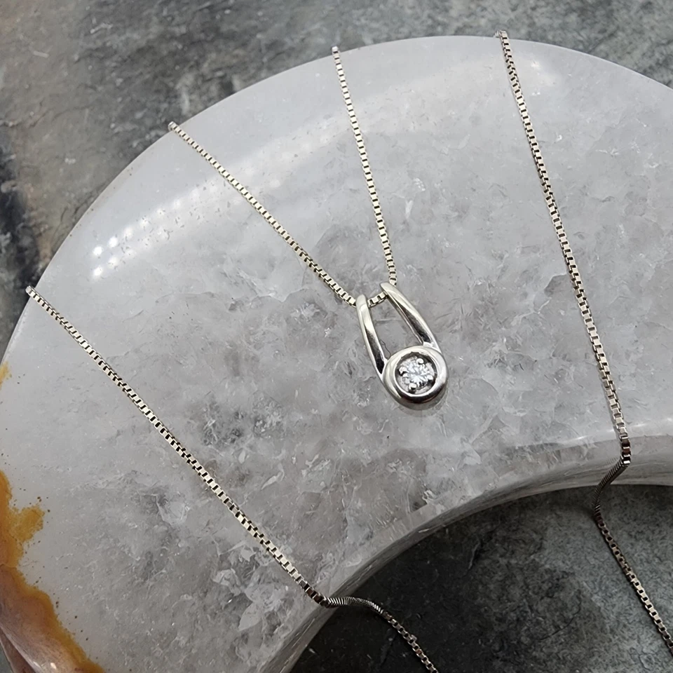 Collar de cadena flotante de diamantes de 0,04 quilates de oro blanco de 14 k,585 con caja de 18" Au 2532 Foto 4 de 4