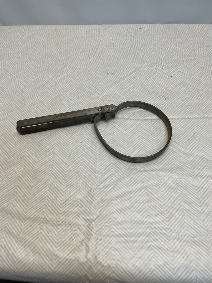Llave de filtro de aceite con correa de metal vintage Globe Master 62230 Japón Foto 2 de 3