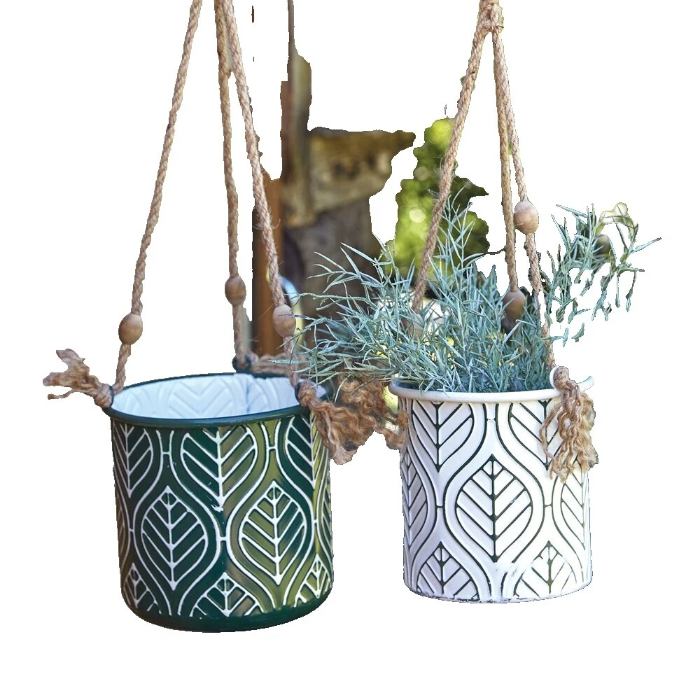 Декор двора, сада и улицы белый металл