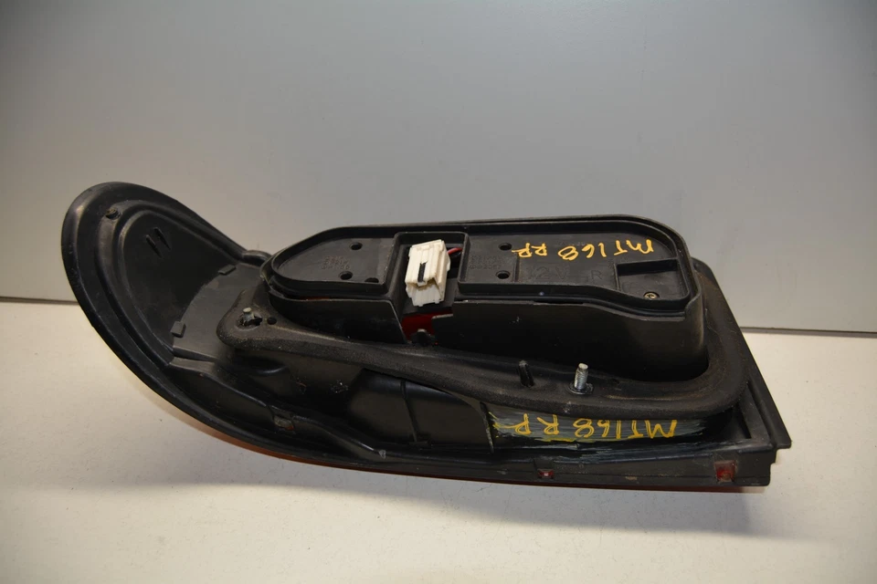 Luz trasera derecha MITSUBISHI MIRAGE SEDÁN 1993-1996 OEM, 166-58610 Foto 4 de 4