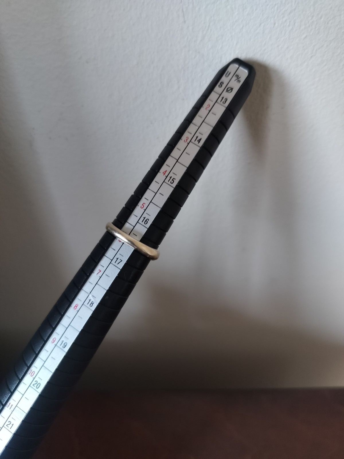 VINTAGE Solid 10K Two Tone Diamond Ring Size 6 - image 4