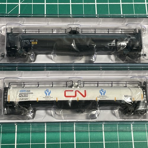 New! N-Scale Atlas 50-00-369, 365 33,000 Gallon Tank Car CN, CNTX $ 76.90 Sealed - Picture 2 of 11