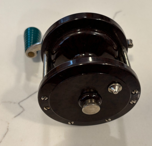 PENN SEA SCAMP MODEL 78 SALTWATER REEL WITH CATALOG & WRENCH/ WONDERFUL COLORS - Picture 3 of 8