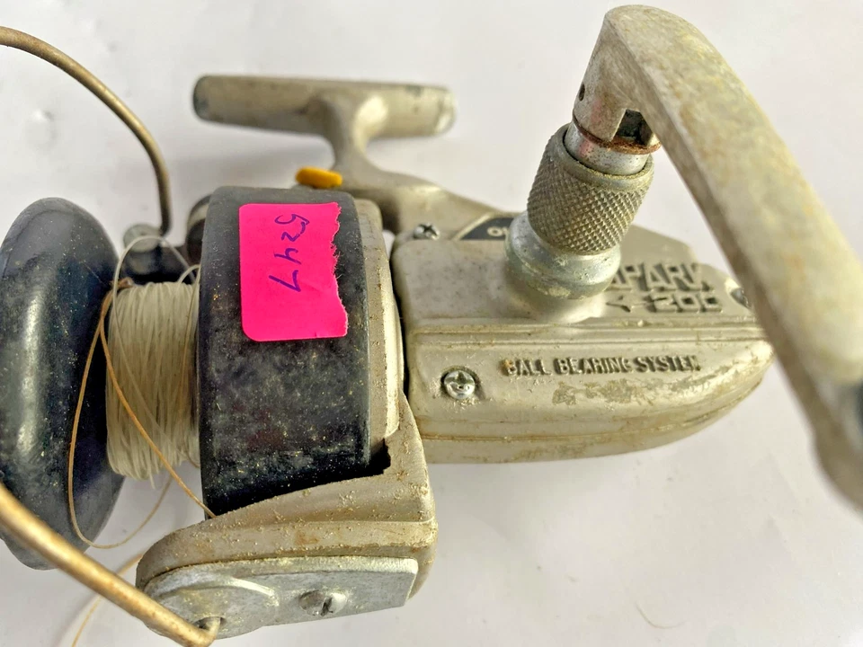 Carrete de pesca giratorio Olympic Japan Spark 200 de colección. Agua dulce y salada usada Foto 3 de 4