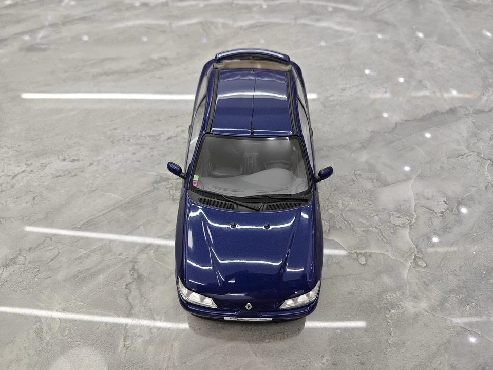 OTTO 1:18 Renault Megane 1 Limited Edition Simulated Resin Car Model Ornament - Image 3 of 4